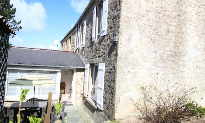 Auderville Cottage | Charming family cottage with Wifi and parking in Auderville
