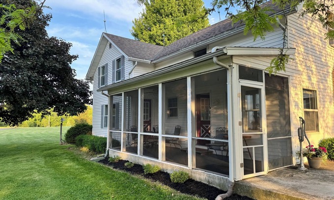 Sandusky Other | Charming Family Farmhouse Near Cedar Point n
