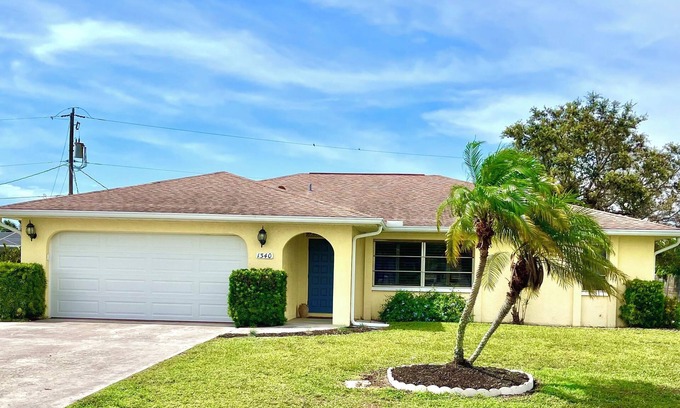 Overbrook Gardens House | Charming, family friendly house in Englewood, 5 min from Manasota Beach