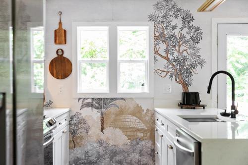 Jefferson Manor House | Charming Family Home Sleeps 8 near DC, Historic Old Town VA, & National Harbor