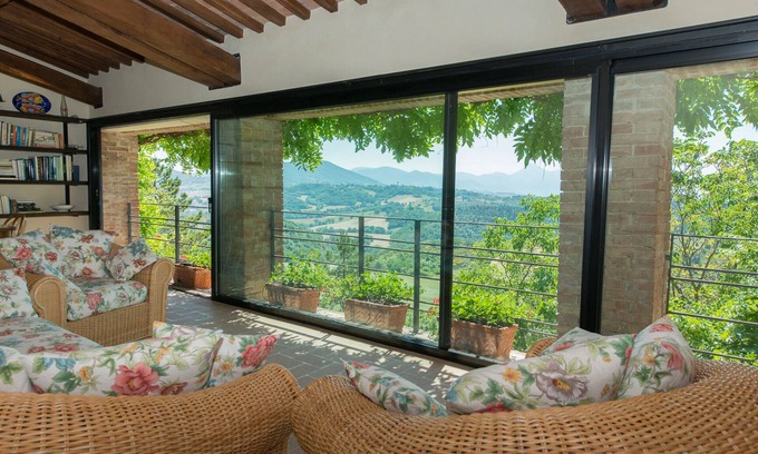 Coldellanoce House | CHARMING FARMHOUSE IN THE MARCHIGIAN HILLS