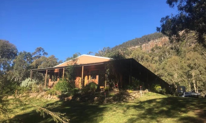 The Head Other | Charming farmhouse nestled in the breath-taking Condamine Gorge