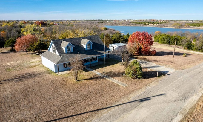 Princeton House | Charming Farmhouse on Lake Lavon: Hiking, Fishing & ATV Trails