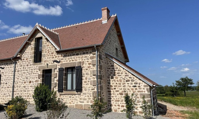 Ygrande Cottage | *Charming Farmhouse Retreat: Modern Comfort, Historic Charm, Ideal for Families & Outdoor Enthusiasts*