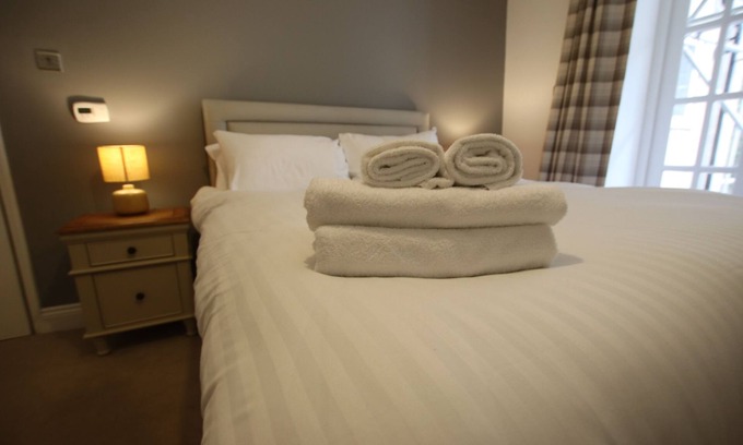 Clifton Apartment | Charming Flat With Private Patio in Clifton
