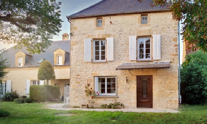 Saint-Julien-de-Lampon House | Charming Guesthouse with Pool & AC in the Heart of the Village near the River
