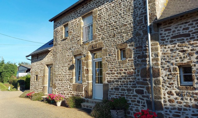 Saint-Mars-sur-Colmont Cottage | Charming Countryside Cottage: 3 Bedrooms, Enclosed Garden, BBQ, Pet-Friendly, Near Mayenne