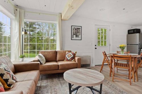 Moscow House | Charming & Freshly Restored Farmhouse 1 mile from center of Stowe