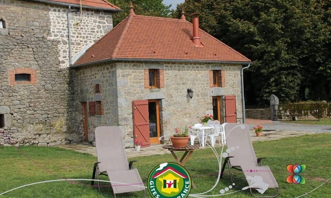 Peyrat-la-Noniere Cottage | Charming gîte 4 épis Peyrat La Nonière on estate with castle and pond