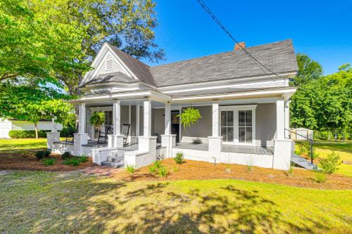 Metter House | Charming Georgia Cottage about 19 Mi to Statesboro!