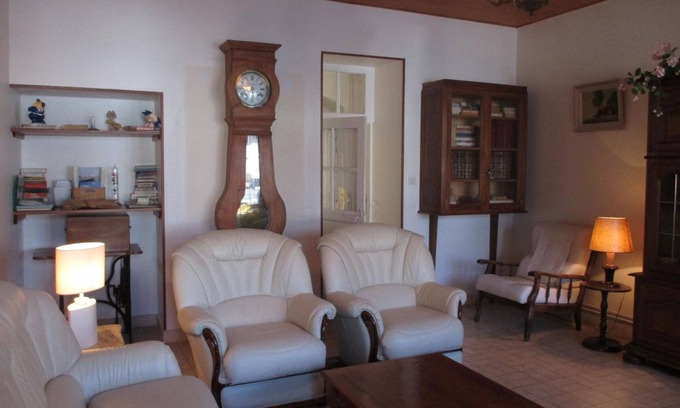 Huriel Cottage | Charming Gite in Huriel - Close Courtyard, Free WiFi, Near Montluçon and Néris les Bains