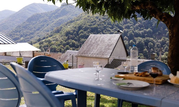 Sengouagnet House | Charming gite with all comforts near the Mourtis resort, WIFI, Fireplace