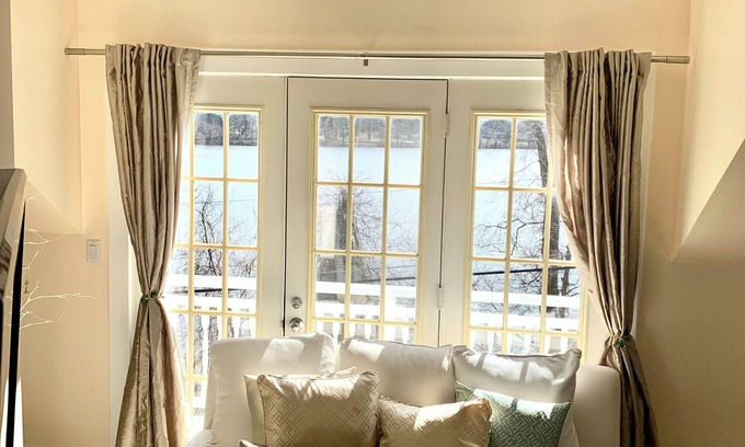 Town of Southeast Bed & Breakfast | Charming Grand View/Lake Loft in Brewster with WiFi, AC