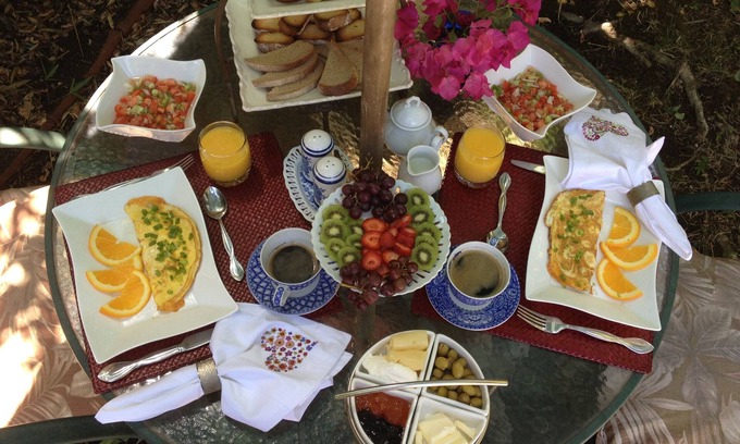 Sherman Oaks Bed & Breakfast | Charming Guest house/Private en suite bathroom+pool + best breakfast in town!