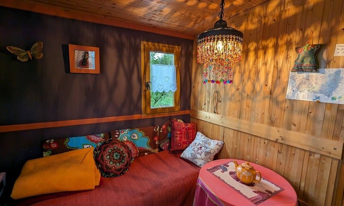 Sercoeur Bed & Breakfast | Charming Gypsy Caravan near Epinal with Comfort and Garden Oasis