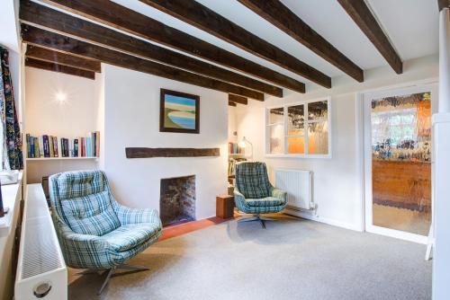 East Worldham House | Charming Hilltop Cottage with Panoramic Views