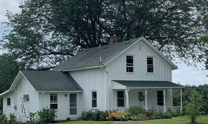Milan Other | Charming historic 2-bedroom farmhouse 4 miles from historic Milan with WiFi