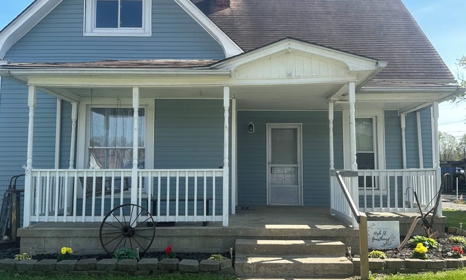 Rockville House | Charming Historic 3BR One Block to Downtown Rockville Shopping & Dining
