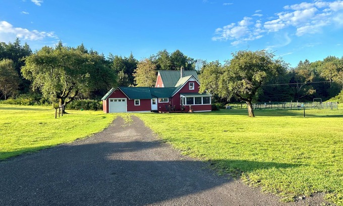 Oxford Other | Charming Historic 4 Bdrm Farmhouse AC secluded, centrally located, fishing pond