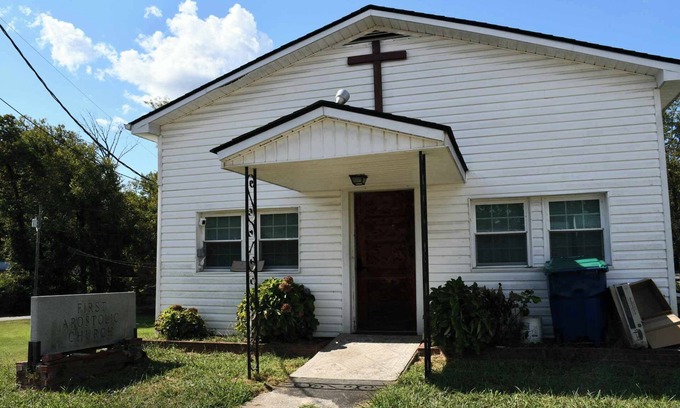 Burnside Apartment | Charming Historic Church Studio in the Heart of Burnside on Lake Cumberland