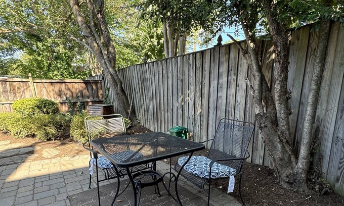 Old Town West Apartment | Charming Historic Home – Short walk to the Metro & Old Town Waterfront!