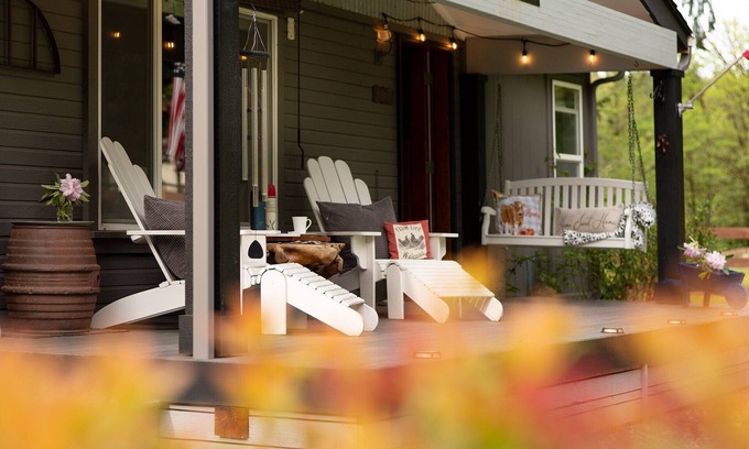 Ridgefield House | Charming Hobby Farm/Sauna/HotTub/Pickle Ball Court/Mini Golf, near I-5 & 205