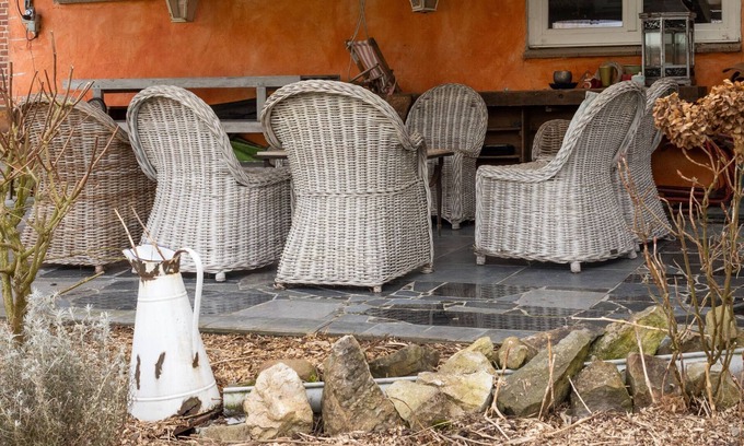 Hondschoote House | Charming Holiday Home in Hondschoote with Terrace