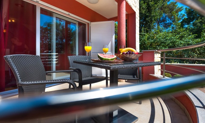 Srima Villa | Charming holiday house, just 150 m meters from the pebble beach