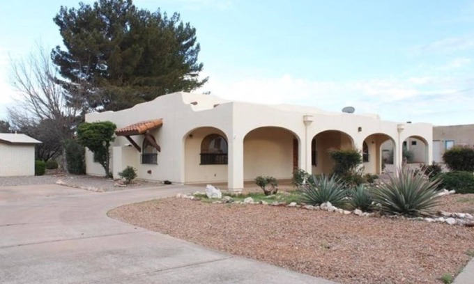 Sierra Vista House | Charming home in Country Club Estates