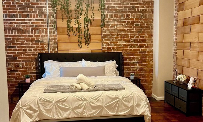 St. Charles House | Charming Home in Cozy Frenchtown Saint Charles