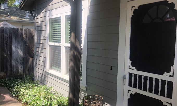 Folsom House | Charming home located in the Historic District of Folsom .