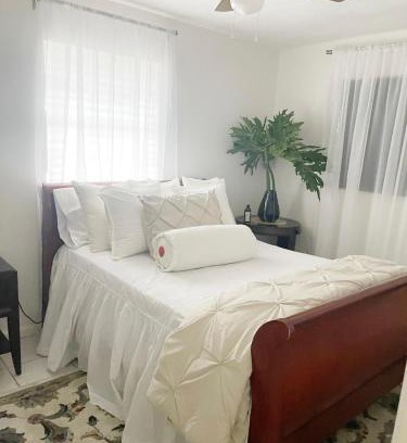 Lake Worth Corridor Apartment | Charming home near art & culture