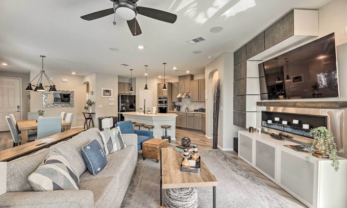 Vista Del Pueblo House | Charming Home Near Austin w/Grill & Porch!