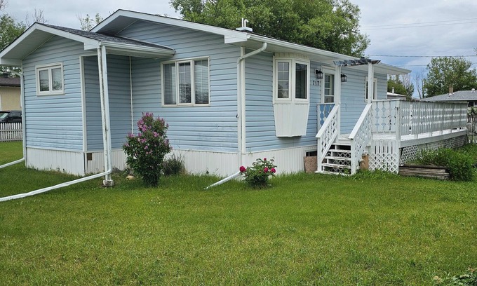 Cowley House | Charming Home on 1.3 acres with RV parking