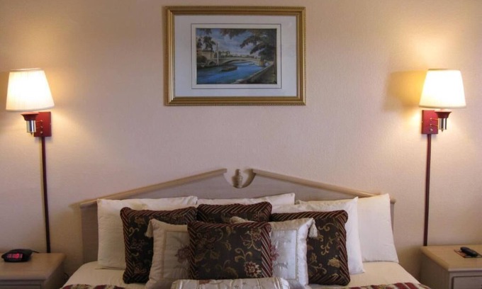Seminole Hotel | Charming hotel in a quiet spot, next to a Walmart, in Seminole with WiFi, AC.