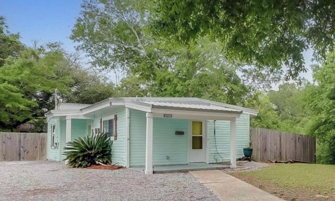 Gulfport House | Charming House cottage, a Walk to the beach
