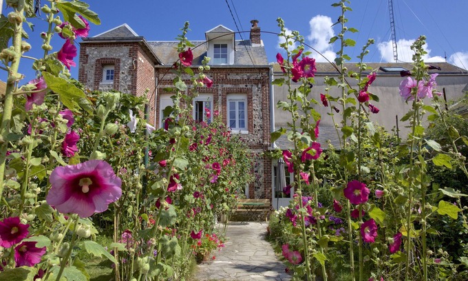 Yport House | Charming house, flower garden, in Yport, 50m from the sea, 10km from Etretat