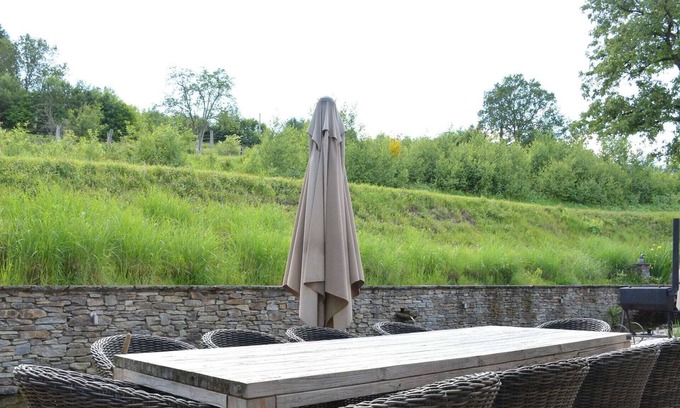 Gembes House | Charming house with fireplace