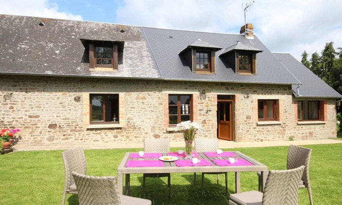 Passais-Villages Cottage | Charming house with garden and WIFI in Normandy