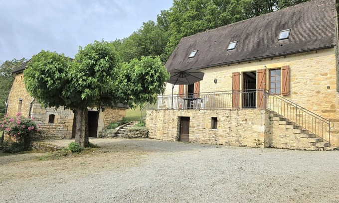 Aubas Cottage | Charming house with terrace, pets allowed