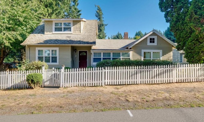 Indianola House | Charming Indianola Home Walk to Town!