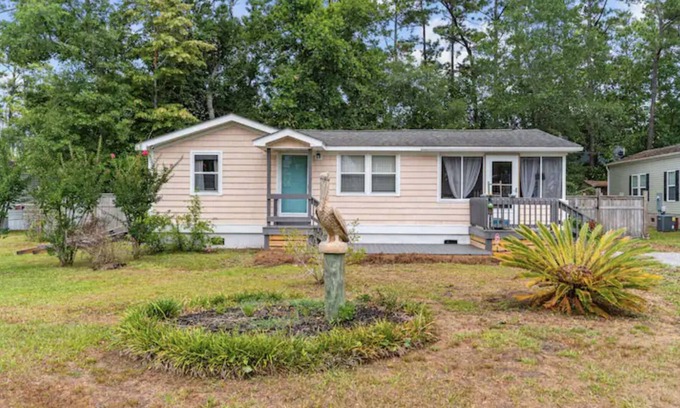 Tranquil Harbour House | Charming Island Bungalow