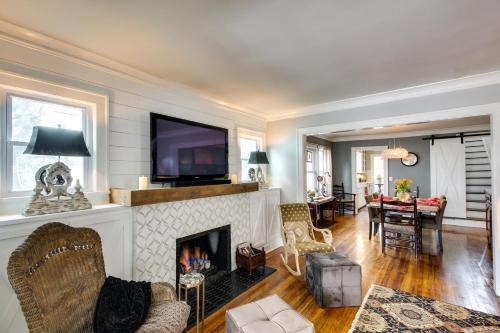 South Kansas City House | Charming Kansas City Cottage 5 Mi to Downtown