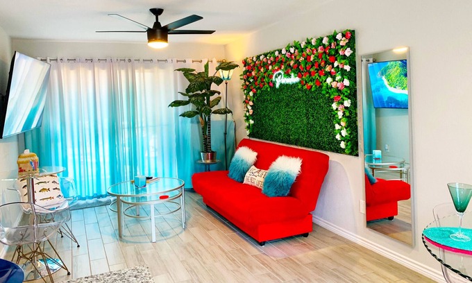 Walden on Lake Conroe Condo | Charming, King Bed, Golf, Pool, Lake, Cozy, Quiet Condo, Ideal for Longer Stays!