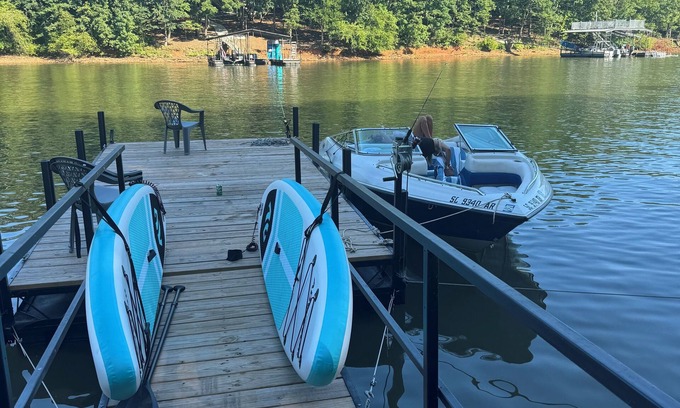 Townville House | Charming lake front 2-bedroom house on Lake Hartwell in Townville with AC, WiFi.