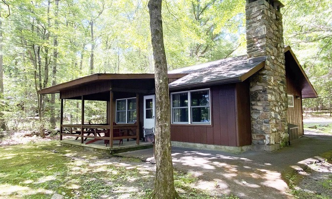 Reeders Cabin | Charming Lake View Cabin in the Poconos on Private Resort