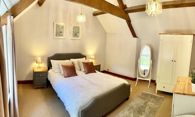 Abergavenny Cottage | Charming Large Detached Cottage in the Brecon Beacons Park