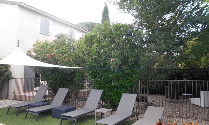Pont-Saint-Esprit House | Charming little Provencal country house with garden and private pool
