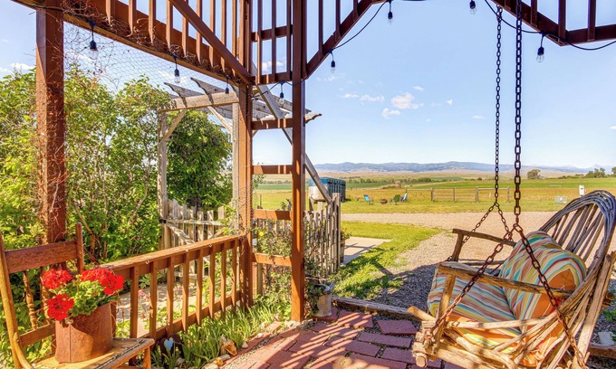 Livingston House | Charming Livingston Vacation Rental w/Views!