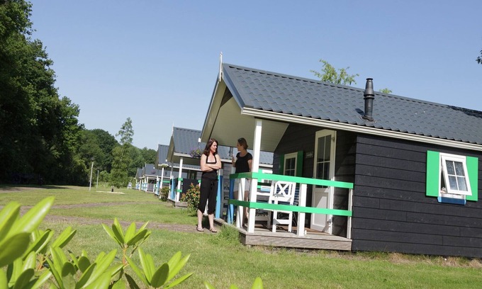 IJhorst Ski Chalet | Charming Lodge in Staphorst with Pool Access
